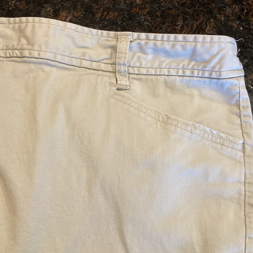CJBanks khaki capris, size 20W - Picture 3 of 5